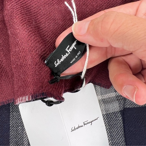 Salvatore Ferragamo Plaid Double Sided Reversible Scarf Gancini Logo Navy/Rosso - Picture 10 of 11